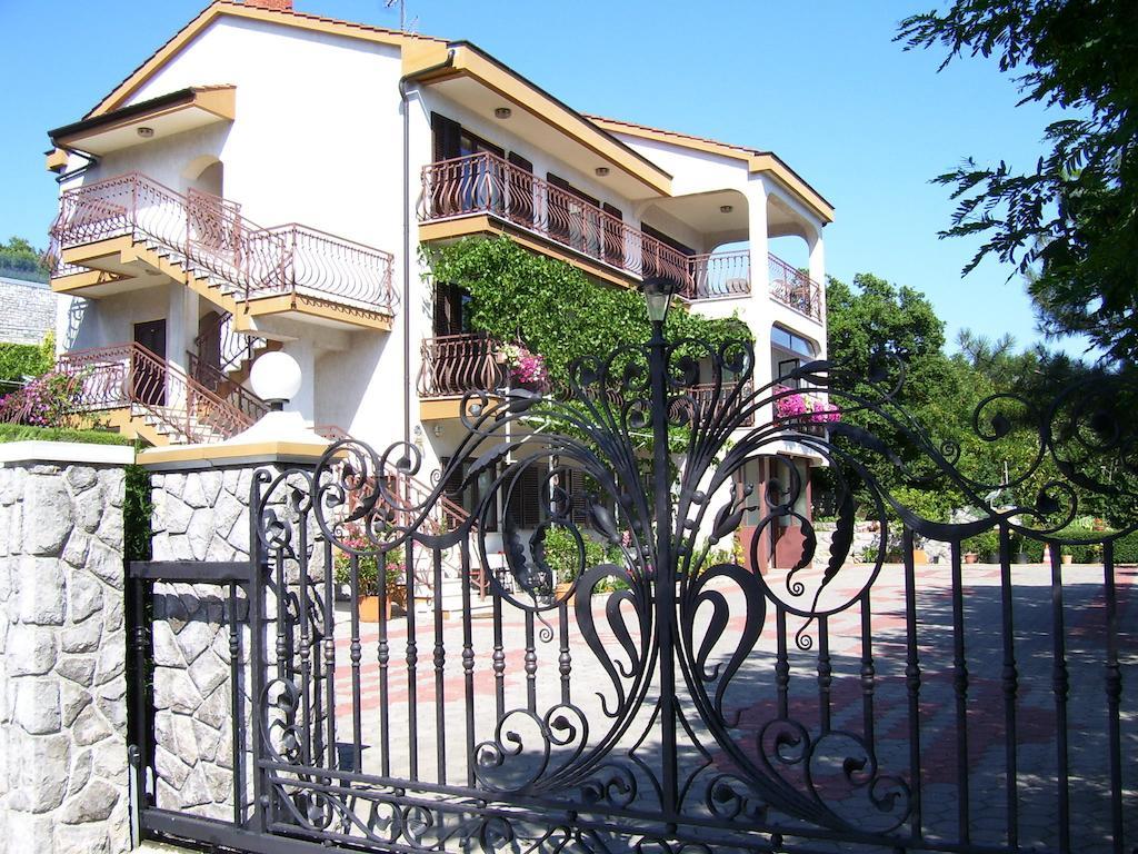 Apartments Villa Luciana Рийека Екстериор снимка
